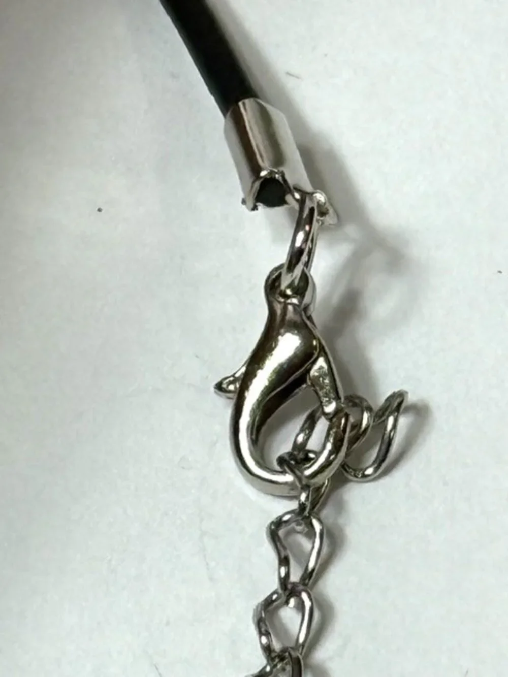 Maroon and silver shimmer Venetian glass leaf pendant necklace.